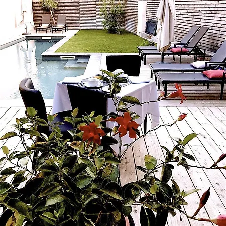 Couette-café La Domitia - Maison D'hôtes, Spa&sauna *