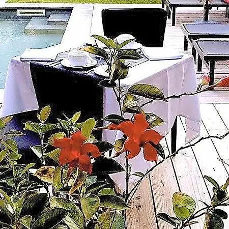 Bed & Breakfast La Domitia - Maison D'hotes, Massages & Bien-etre 4*