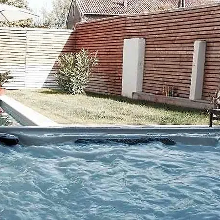 Bed & Breakfast La Domitia - Maison D'hotes, Massages & Bien-etre 4*