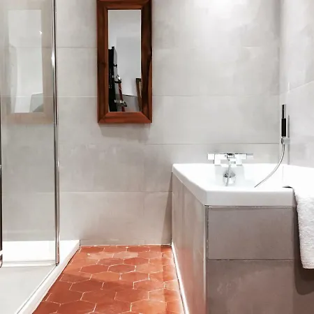 La Domitia - Maison D'hôtes, Spa&sauna Couette-café *